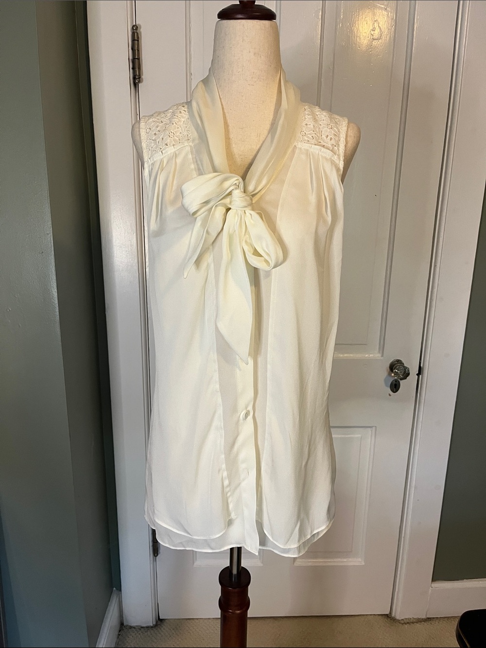 Anne Klein Cream Sleeveless Tie-Neck Blouse with Crochet Shoulders